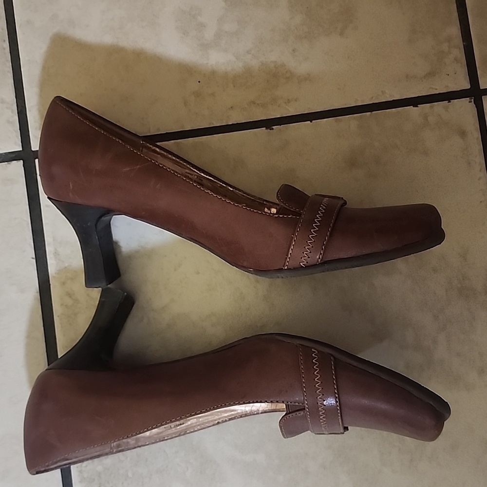 Shoes - Picture 2 of 4